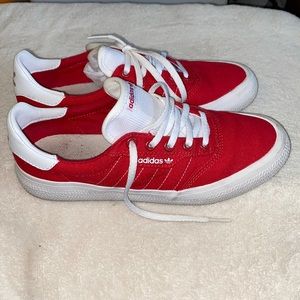 Laid back lace-ups. Adidas 3MC shoes